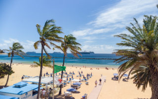 Bepillantás-földi-Paradicsomba-3-népszerű-tenerifei-aranyhomokos-strand