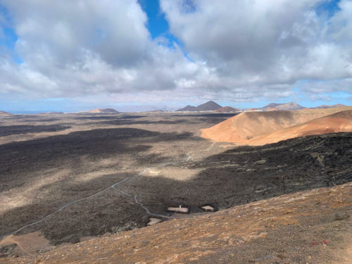Lanzarote-Túrázás-holdbéli-tájon