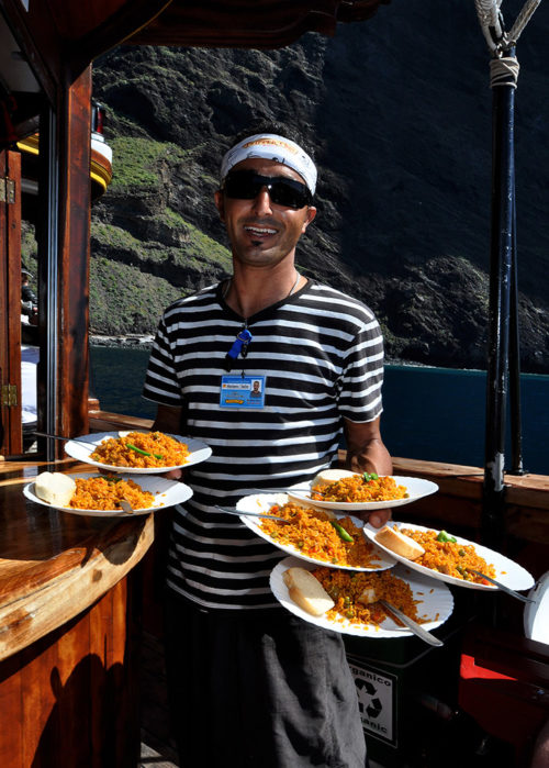 Hajókirándulás-bálnales-kalózhajóval-Los-Gigantes-szikláinál-Tenerife